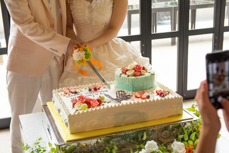ウェディングケーキは 生ケーキ がいい 費用 話題のデザイン 花嫁ノート